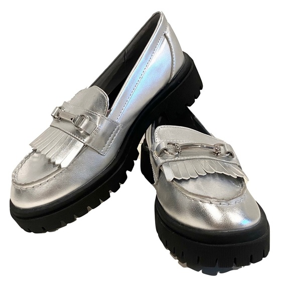 NWOTB — OLD NAVY Women Faux Leather Chunky Heel Lug Sole Silver Loafers Size 7 - Picture 5 of 12